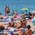 „Nemoj da mi to stavljaš na stvari!“: Razjareni muškarac potpuno izgubio živce na poznatoj hrvatskoj plaži, ljudi sve…