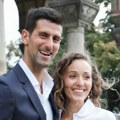 Ko je lepotica koja živi sa Jelenom i Novakom đokovićem: Letos je uhvaćena kako bodri tenisera u loži i privukla je veliku…