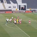 Zbog ovoga je prekinut meč Partizan - Braga: Drama! Fudbalera nokautirala lopta, vadili mu jezik na terenu