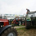 Poljoprivrednici na traktorima noćas protestovali ispred Predsedništva zbog predloga novog ministra
