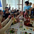 Luka je mali pobednik u kucanju vaskršnjim jajima: Mališani iz Gornjeg Milanovca na najlepši način proslavili veliki…