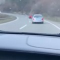 "Lud si,: Brate..." Jeziv snimak divljanja na putu kruži mrežama: Od jedne scene se ledi krv u žilama (video)