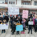 Napeto u Kosjeriću: 200 naprednjaka došlo u grad iz raznih mesta, nezadovoljni građani najavili okupljanje VIDEO