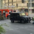 Džip pokosoio ženu sa kolicima za bebu: Osam osoba povređeno u Štutgartu nakon što je automobil udario u grupu pešaka