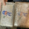 Dolijao narko-kurir u besnom automobilu Policija u Novom Sadu zaplenila preko 10 kila kokaina