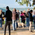 Građani Prokuplja sinoć na Hisaru potpisivali peticiju za spas Savićevca