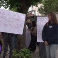 Protest roditelja i đaka zbog otkazivanja mature u Novom Pazaru