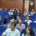 Pitali smo za vas: Zašto bolnica zapošljava „partijaše“, zašto nema posla za mladog inženjera, i još mnogo – zašto?…