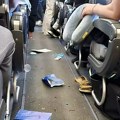 Haos u avionu Pretučena žena koja se žalila da joj dete šutira sedište tokom tročasovnog leta
