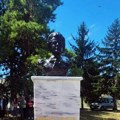 U Titelu postavljen spomenik milevi Marić Dočekali bistu slavne sugrađanke