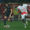 Šta se ovo dešava u Nišu? Povredio se još jedan igrač Zvezde, Milojević napravio tri izmene u prvom poluvremenu