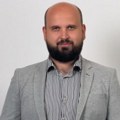 Enes Radetinac iz Novog Pazara prvi dobitnik nagrade UNS-a „Milorad Doderović“: Portal i TV koji otvara dijalog gde ga nije…