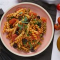 Italijanska pasta-salata: Idealno jelo za poneti, još bolja sutradan!