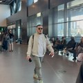 Gastoz po celom aerodromu tražio ovu pevačicu: Kada je ugledao, poleteo joj u zagrljaj "Tebe traže oči moje"