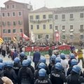 Otvaranje izložbe savremene umetnosti Venecijanskog bijenala obeleženo tenzijama