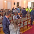 U užičkoj skupštini upotrebljen suzavac ili biber sprej