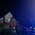 (Foto) Vetar lomio grane, na ulicama velika količina vode! Haos nakon nevremena kod Sombora: Ekipe na terenu