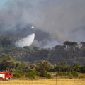 Veliki požar na Hvaru: Vatrogasci se protiv vatre bore na licu mesta, kanaderi iz vazduha