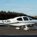 Avion francuskog Ratnog vazduhoplovstva prinudno sleteo na put: Udario u zaštitnu ogradu i zapalio se