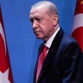 Erdoganov obračun sa LGBTQ+ zajednicom: Turska na nogama, policija koristi biber-sprej i juri ljude po ulicama, 16 osoba…