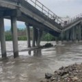 Srušio se most preko Zapadne Morave: Sela potpuno odsečena, meštani ne mogu ni do svojih parcela