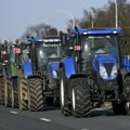 Poljoprivrednici blokirali Pariz: Makron o merama u četvrtak sa Fon der Lajenovom