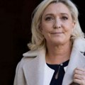 Le Pen će ići na sahranu ratnog heroja u Panteonu, uprkos protivljenju Makrona