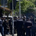 Haos pred "večiti" derbi - tuča kod Vukovog spomenika, reagovala policija VIDEO
