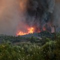 Evakuisana četiri naselja na ostrvu Evija zbog požara