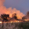 Požari u okolini Bogatića plamte drugi dan: Na deponiji i nekadašnjoj šljunkari gori trava i nisko rastinje