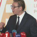 Vučić u Tivtu poručio da se Srbija nikad nije ogrešila o Crnu Goru i ušao u verbalni okršaj sa novinarima