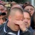 Sina Halida bešlića roni suze! Pomešala se tuga sa ponosom dok gleda nepregledne kolone ljudi koji su tu zbog njegovog oca…