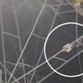 (Video) Muškarac ispao iz sedišta tokom vožnje na panoramskom točku: Visio sa metalne konstrukcije metrima iznad zemlje: Ljudi…