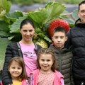 Vanja iz Bača u plastenicima gaji svoje "crveno zlato"! Sa suprugom razvila porodični posao od nule, a ove godine nabrali 6…