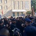 Protest ispred kancelarije premijera Albanije, zatražena ostavka Rame