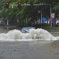 Razorne poplave: Bujice nosile automobile; Stotine ljudi evakuisano VIDEO