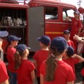 Novi vatrogasni kamion u Nikincima dočekan uz slavlje i vatromet
