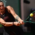 Arina gazi i ne staje: Sabalenka ubedljivo porazila Kasatkinu za osminu finala Rolan Garosa