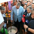 SRCE Beograd: „Vučić ne obilazi narod, nego kulise sopstvene propagande“