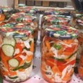 Originalni recept za šarenu salatu: Nije stvar samo u namirnicama, za ukus je bitan i postupak