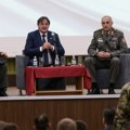 (Foto) Gašić sa kadetima i učenicima vojnih škola o razvoju vojnog obrazovanja i uslovima rada