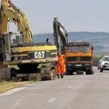 Napreduju radovi na putu Laćarak-Čalma, moguće da će biti završeni pre roka