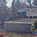 Spomenik srpskim vojnicima iz Balkanskih i Prvog svetskog rata vraćen na svoje mesto na groblje u Prištini