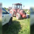 Meštani Jadra traktorima opkolili vozilo: “ Rade za Behtel i Rio Tinto“ VIDEO