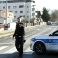 Tinejdžerka napala muškaraca (39): Tukla ga po glavi i gađala pepeljarom: Napravili haos u kafiću, pa zajedno bežali od…