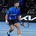 Novak u polufinalu Australijan opena – Alkaras na kolenima