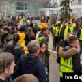 Protest ispred Urgentnog centra u Beogradu na poziv studenata u blokadi