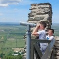 Nova atrakcija na vršačkoj kuli: Dvogledom posmatraju gradske ulice
