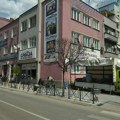 Radovi ispred SNS u Leskovcu, postavljaju ogradu