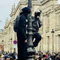 Haos u Francuskoj: Blokiran saobraćaj, sukobi demonstranata i policije, bačene dimne bombe (foto/video)